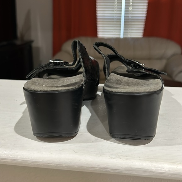 Dansko Sandals Walking Comfort Strappy Buckle Slip On EUR Size 40 - Picture 4 of 8